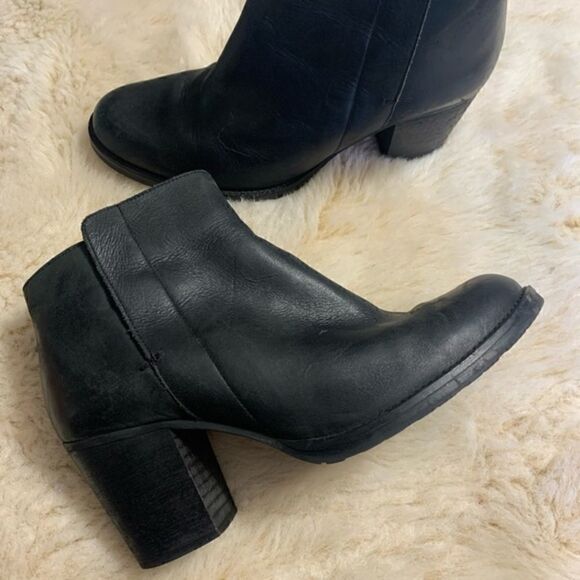 Kurt Geiger London Black Leather Bootie size 40 or 8.5 - Picture 3 of 10